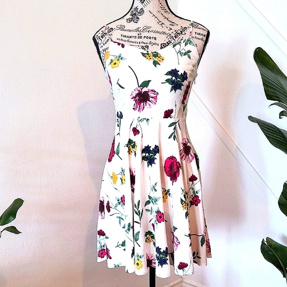 Old Navy Floral Sleeveless Dress. Size Medium. Great Condition